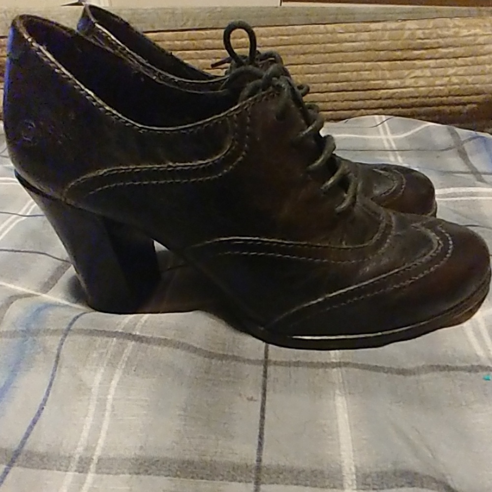 Born Wing Tips w/stacked heel